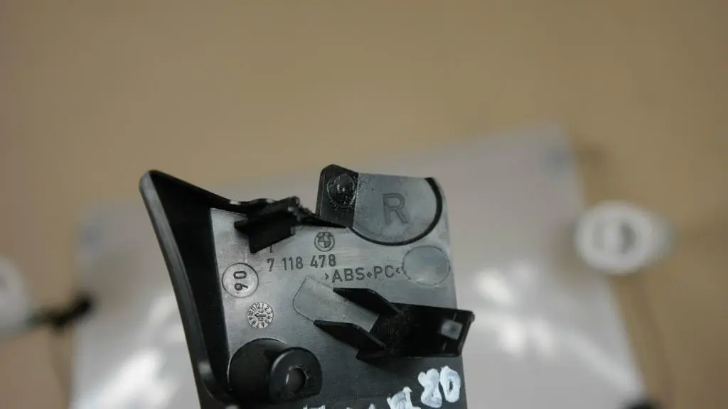 BMW 1 er E81 E88 Blende Sitz Innen Rechts Schwarz - SKU 7118478 - Teilenummer 7118478