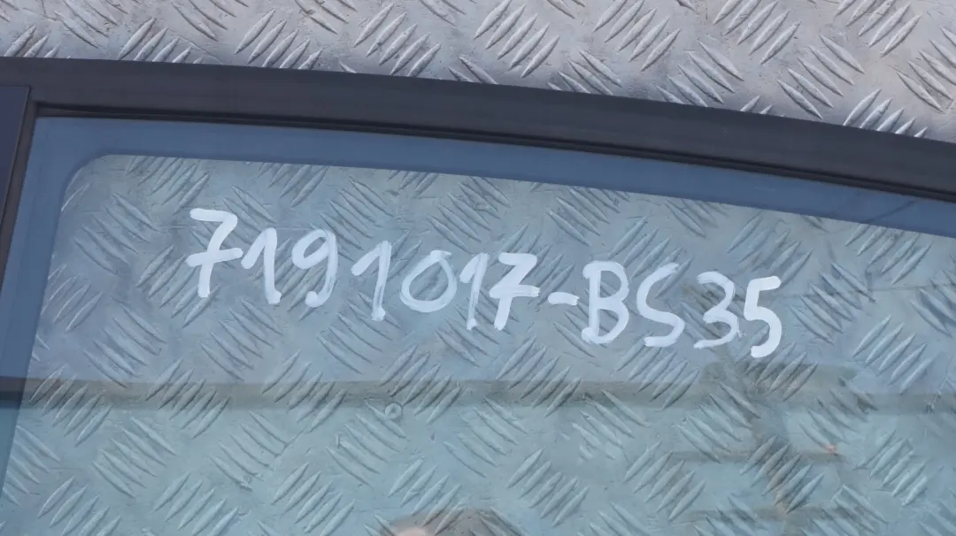 drzwi lewe tylne lewy tył black saphire do BMW E87 o numerze 7191017 BMW E87 drzwi lewe tylne lewy tył black saphire - SKU 7191017-BS35 - Numer Części 7191017