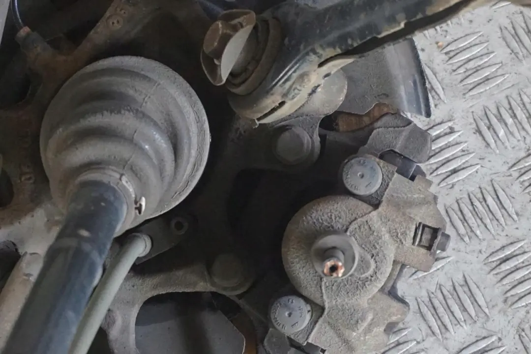 M47N2 Albero di Uscita Cuscinetto Perno Posteriore Sinistra per BMW E87 120d con numero di parte 6774809 BMW E87 120d M47N2 Albero di Uscita Cuscinetto Perno Posteriore Sinistra - SKU 6774809-14 - Numero di parte 6774809