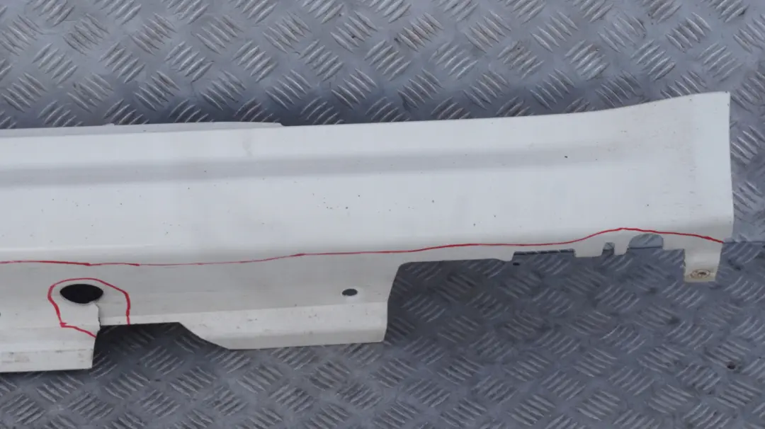 Abdeckung Schweller links Pepper White Pfeffer Weiß für BMW MINI Cooper R56 R57 mit Teilenummer 0430299 BMW MINI Cooper R56 R57 Abdeckung Schweller links Pepper White Pfeffer Weiß - SKU 0430299-PW - Teilenummer 0430299