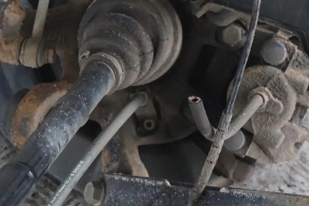 N47 Zwrotnica półoś lewa 143HP do BMW E81 118d o numerze 6774809 BMW E81 118d N47 Zwrotnica półoś lewa 143HP - SKU 6774809-29 - Numer Części 6774809