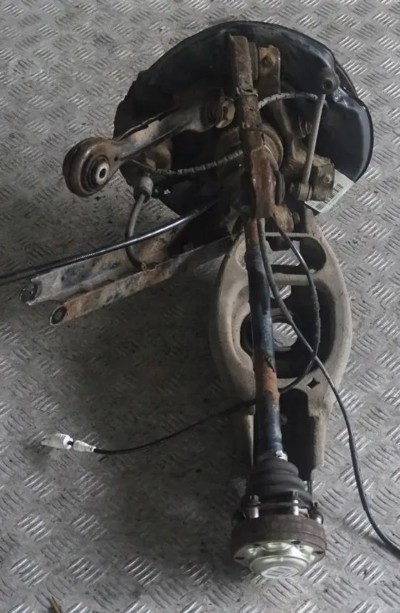 BMW E90 318d N47 Trasera Derecha O / S Suspension Pierna Eje Disco De Freno - SKU 6774810-14 - Número de pieza 6774810