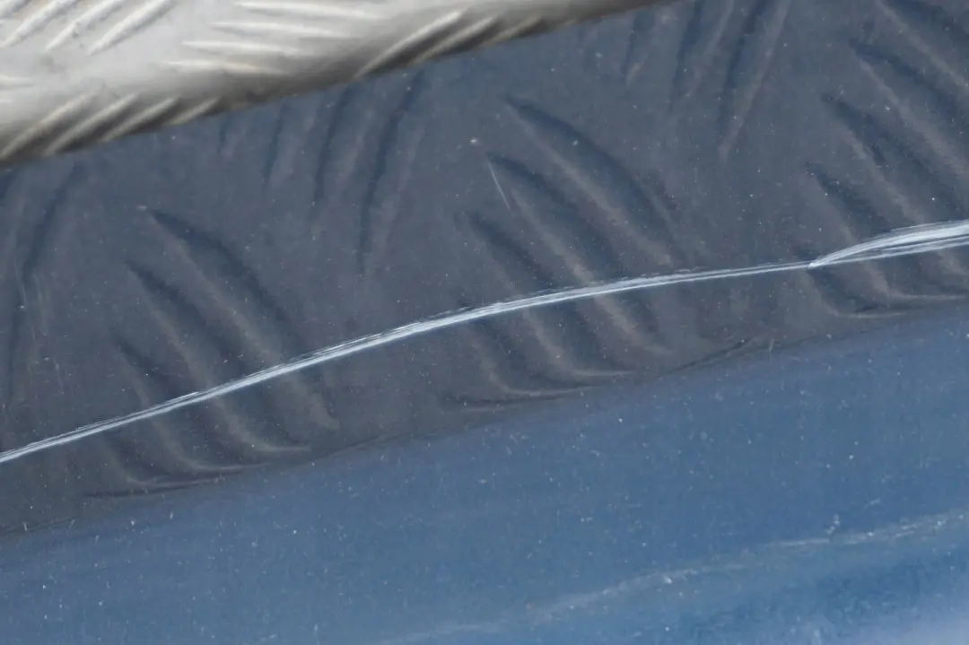 Sill strip side trim skirt left Mysticblau Blue para BMW E90 E91 con número de pieza 0032951 BMW E90 E91 Sill strip side trim skirt left Mysticblau Blue - SKU 0032951-MYS1 - Número de pieza 0032951