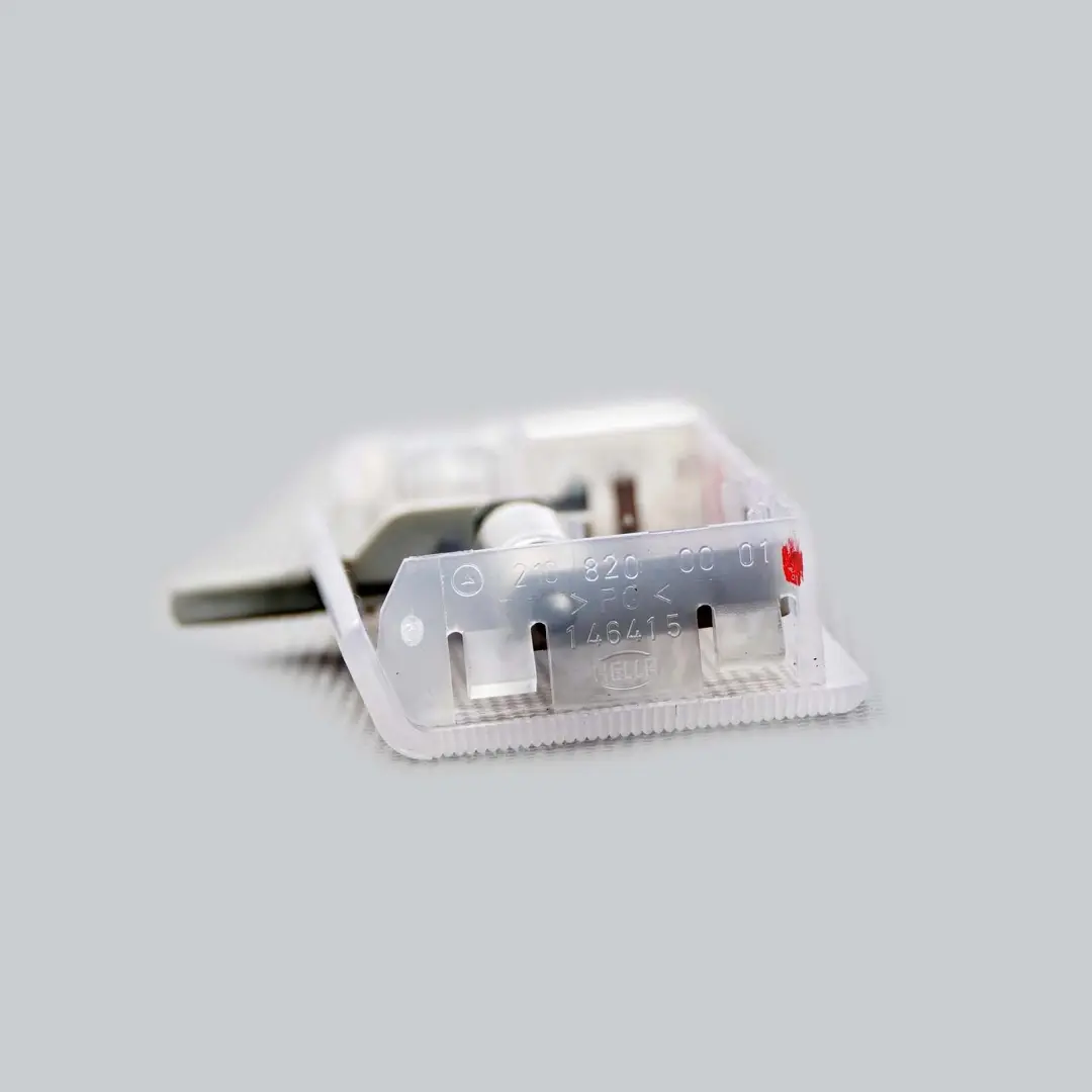 Mercedes-Benz Clase A E W168 W210 W211 Luz De La guantera para con número de pieza A2108200001 Mercedes-Benz Clase A E W168 W210 W211 Luz De La guantera - SKU A2108200001 - Número de pieza A2108200001