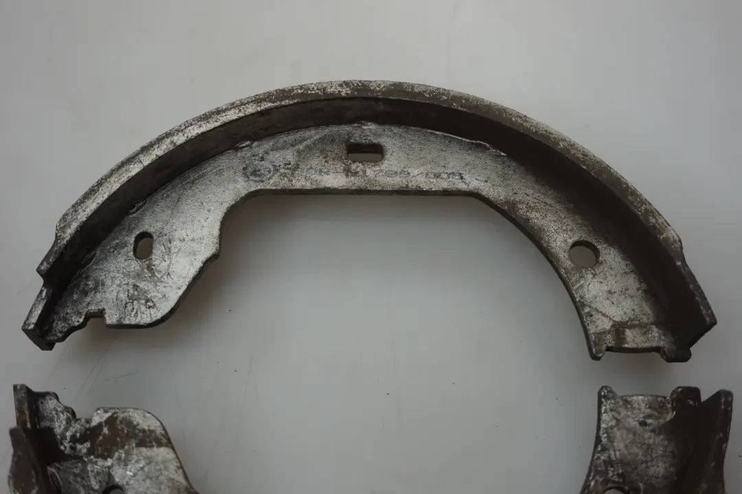 Szczęki hamulcowe do BMW E60 E61 E63 E64 M5 M6 o numerze 34416761293 BMW E60 E61 E63 E64 M5 M6 Szczęki hamulcowe - SKU 6761293 - Numer Części 34416761293