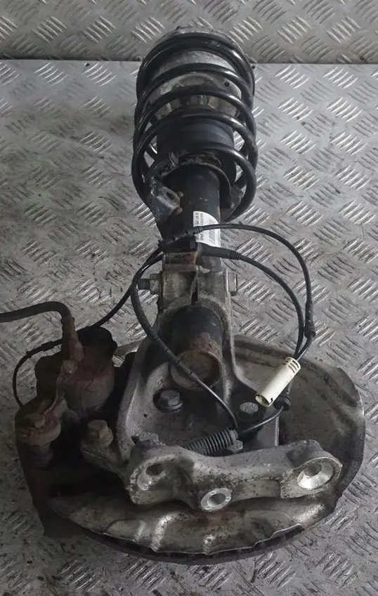 N47 Delantero Izquierdo Muelle Strut Freno Suspension Pata Buje para BMW E81 116d con número de pieza 6786021 BMW E81 116d N47 Delantero Izquierdo Muelle Strut Freno Suspension Pata Buje - SKU 6786021-7 - Número de pieza 6786021