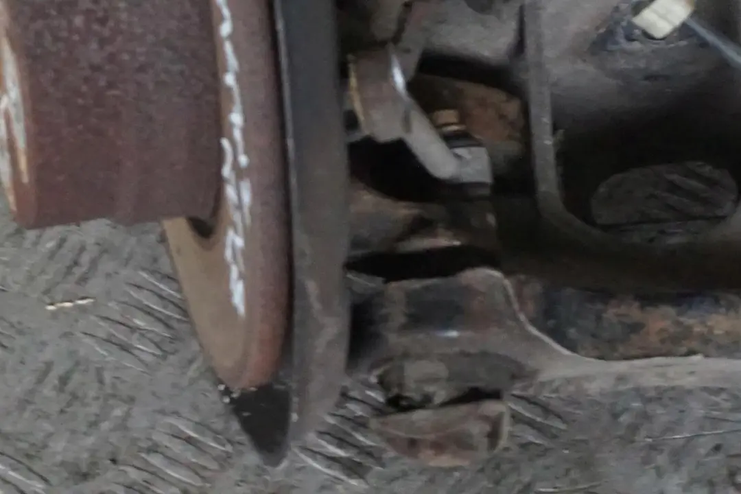 BMW E87 118d M47N2 L'Arbre De Sortie Pivotement Frein a etrier Arriere Gauche - SKU 6774809-25 - Numéro de pièce 6774809