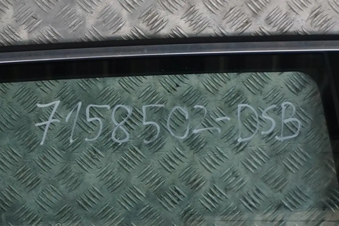 Drzwi prawe tylne tył Tiefseeblau do BMW E61 o numerze 7158502 BMW E61 Drzwi prawe tylne tył Tiefseeblau - SKU 7158502-DSB - Numer Części 7158502