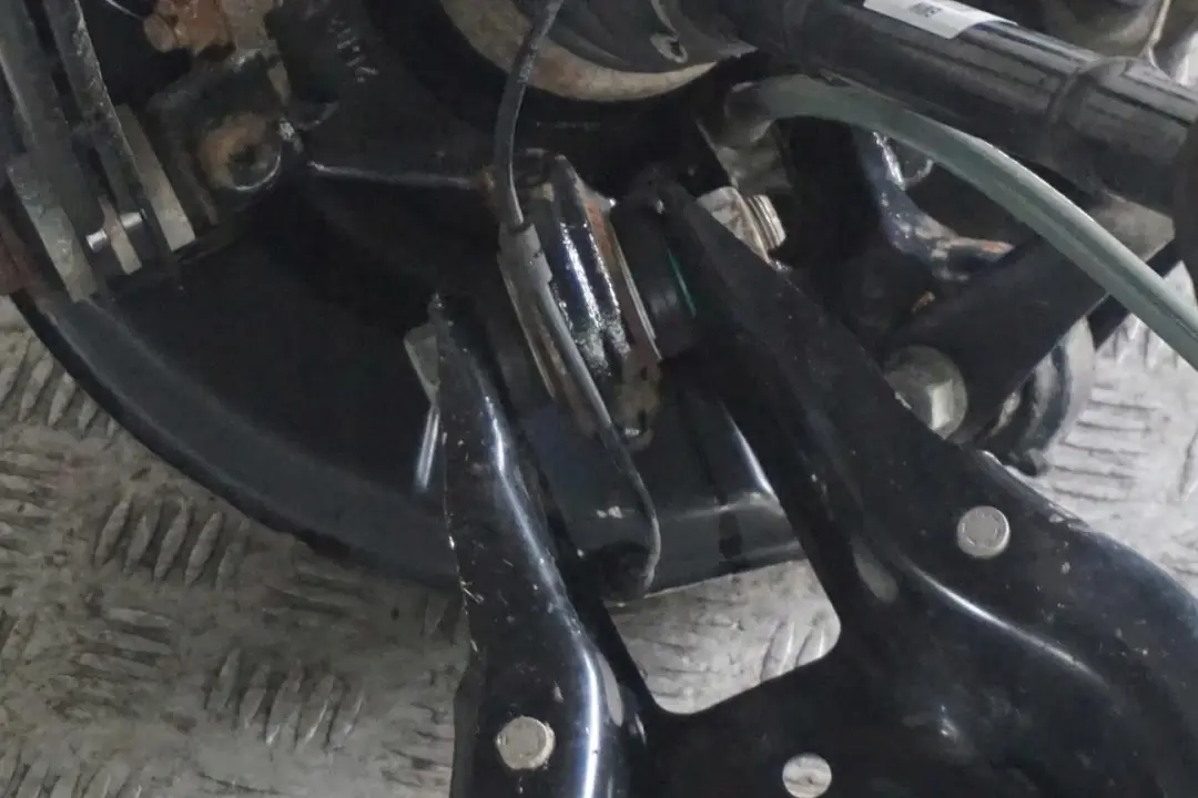 N47N 184PS Federbein Radträger Schwenklager Hinten Links für BMW 2 er F22 220d mit Teilenummer 6792515 BMW 2 er F22 220d N47N 184PS Federbein Radträger Schwenklager Hinten Links - SKU 6792515-5 - Teilenummer 6792515