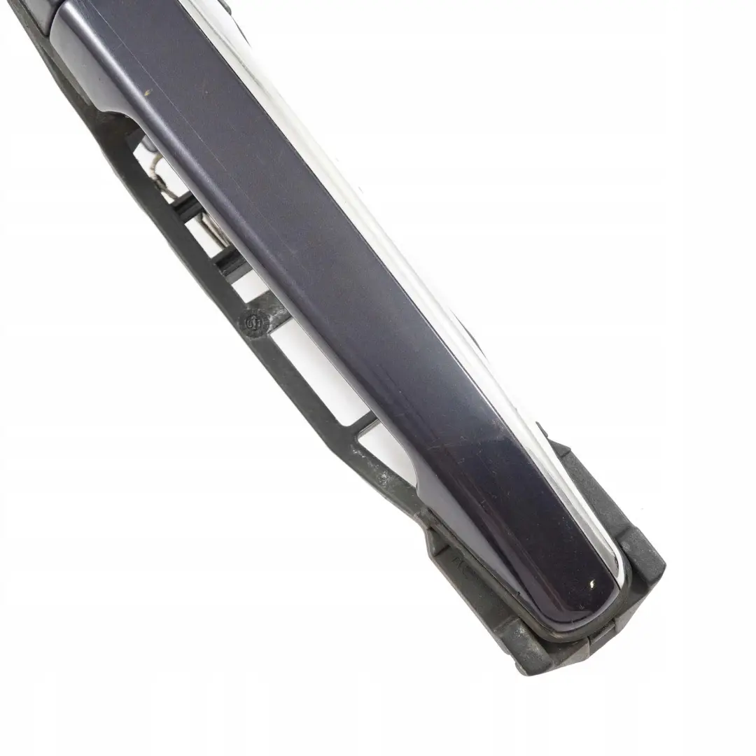 Tirador Puerta Trasera Derecha Azul Tanzanita Metalizado 359 para Mercedes E W210 con número de pieza A2107601470 Mercedes E W210 Tirador Puerta Trasera Derecha Azul Tanzanita Metalizado 359 - SKU A2107601470-TB - Número de pieza A2107601470