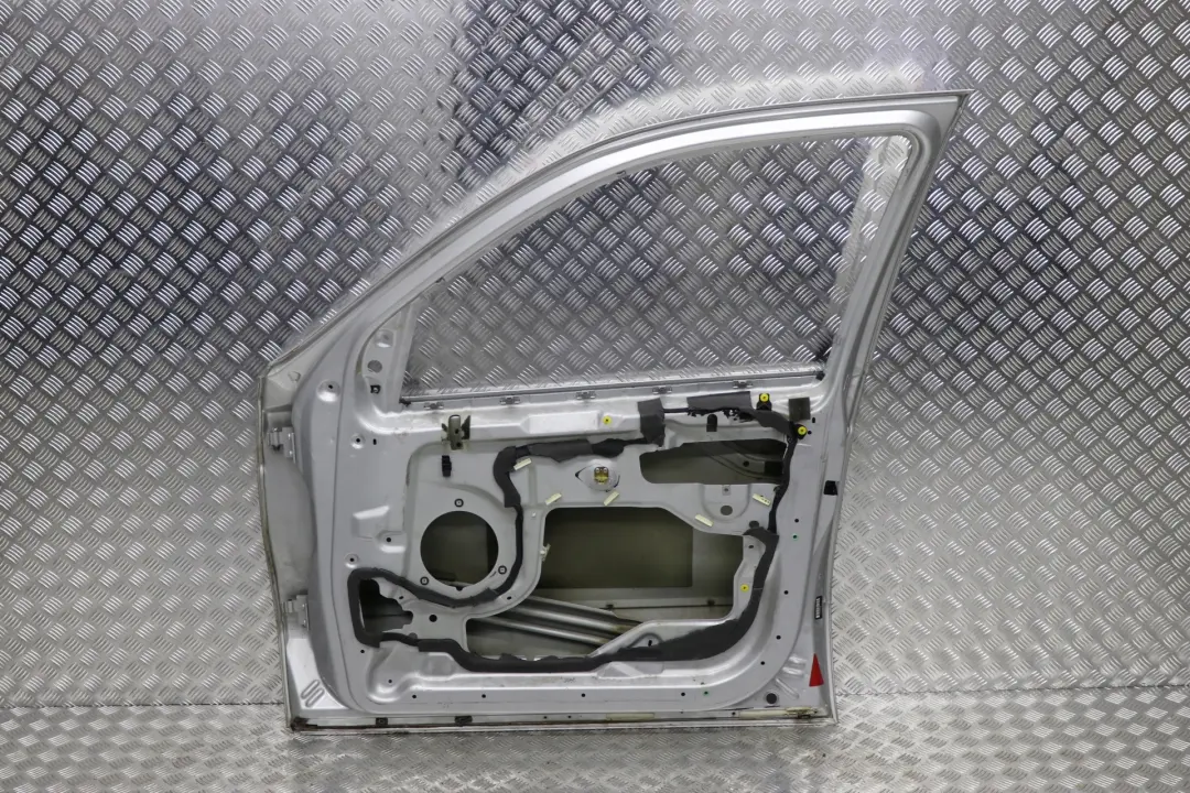Porta Anteriore Destra Argento-Titanio Titan Argento Metallic - per BMW X5 E53 con numero di parte 8256824 BMW X5 E53 Porta Anteriore Destra Argento-Titanio Titan Argento Metallic - - SKU 8256824-TS1 - Numero di parte 8256824