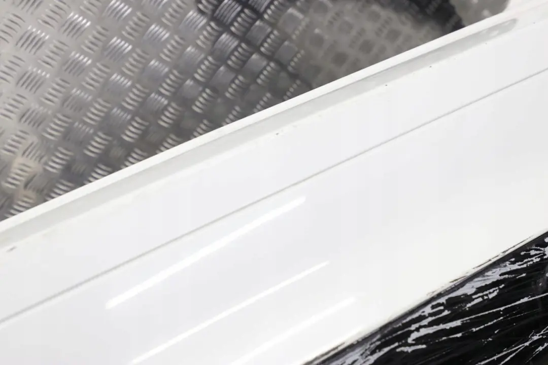 Zderzak pdc tył tylny Alpinweiss do BMW E71 X6 o numerze 2147603 BMW E71 X6 Zderzak pdc tył tylny Alpinweiss - SKU 2147603-AW - Numer Części 2147603