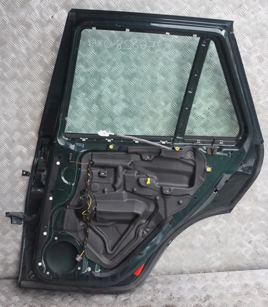 Beifahrer Tür hinten rechts Oxfordgrün Oxford Grün Metallic 430 für BMW X5 er E53 mit Teilenummer 8256828 BMW X5 er E53 Beifahrer Tür hinten rechts Oxfordgrün Oxford Grün Metallic 430 - SKU 8256828-OXF1 - Teilenummer 8256828