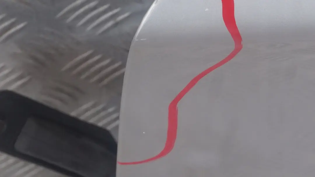 Puerta delantera izquierda Titansilber Plata Metálica 354 para BMW E87 E87N con número de pieza 7191011 BMW E87 E87N Puerta delantera izquierda Titansilber Plata Metálica 354 - SKU 7191011-TS - Número de pieza 7191011