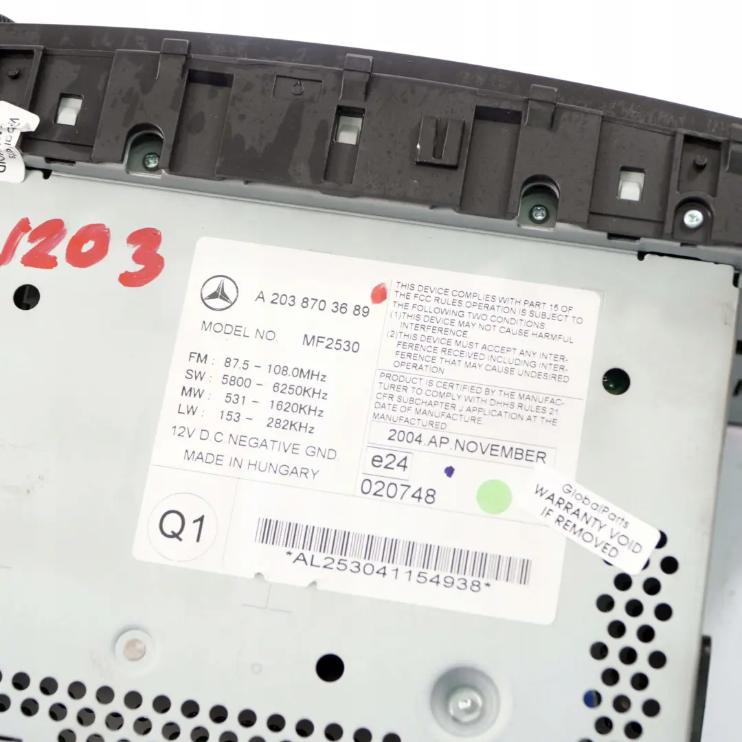 klasa W203 Radio CD do MERCEDES C o numerze A2038703689 MERCEDES C klasa W203 Radio CD - SKU A2038703689 - Numer Części A2038703689