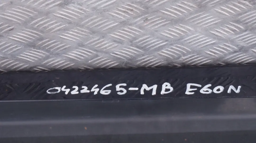 Nakładka listwa na próg prawy do BMW E60 LCI o numerze 0422465 BMW E60 LCI Nakładka listwa na próg prawy - SKU 0422465-MB - Numer Części 0422465