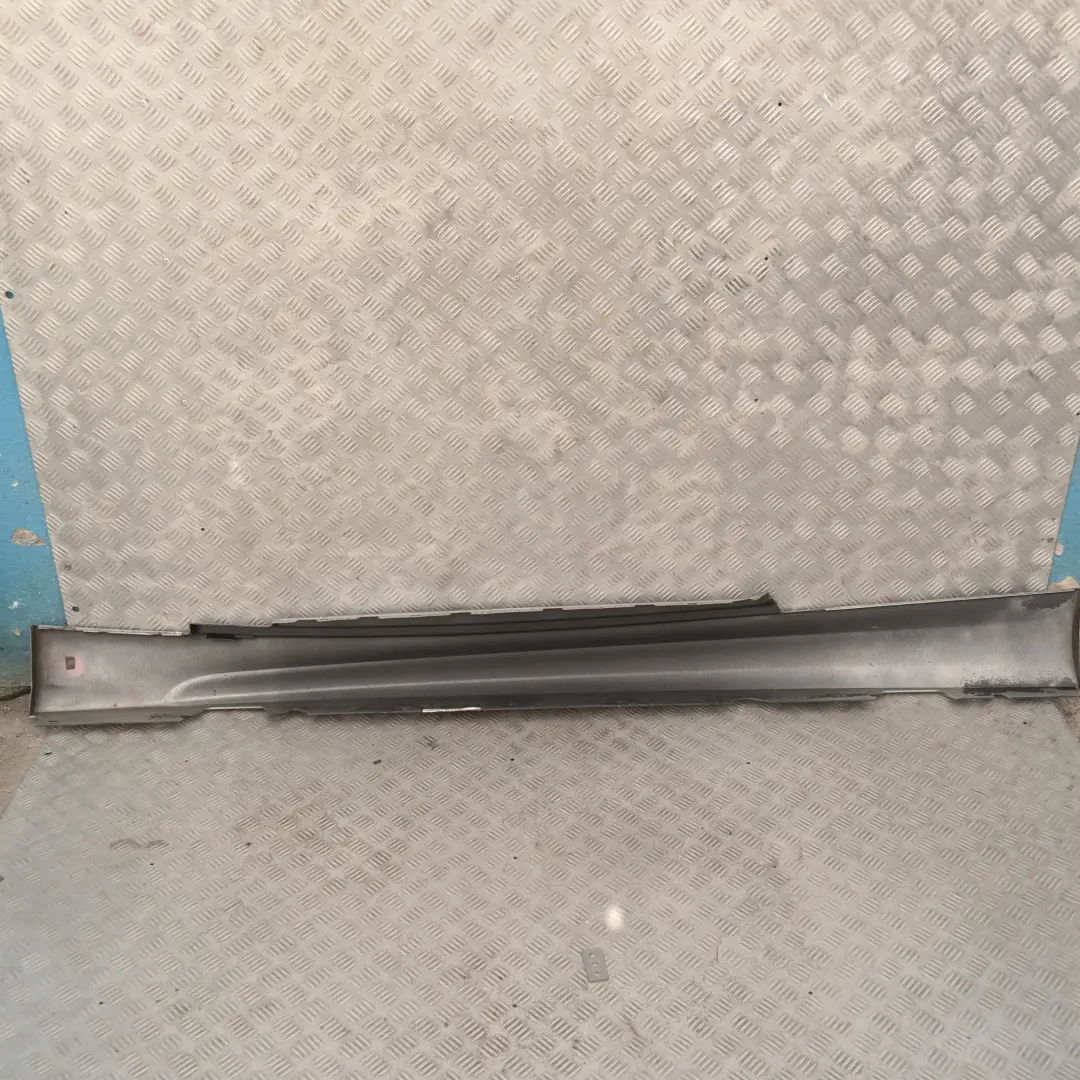 Faldón lateral derecho Titansilber Plata para BMW E81 E82 E88 M SPORT con número de pieza 34732 BMW E81 E82 E88 M SPORT Faldón lateral derecho Titansilber Plata - SKU 0034732-TS1 - Número de pieza 34732