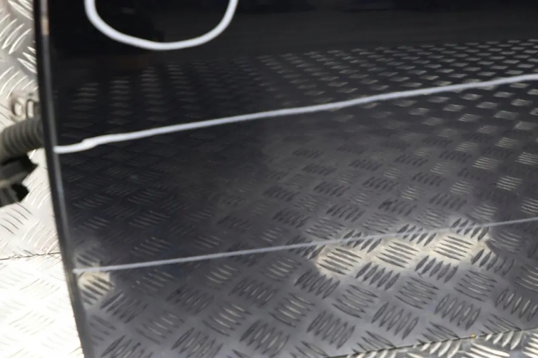 Drzwi lewe tylne lewy tył carbonschwarz do BMW 3 E90 o numerze 7203647 BMW 3 E90 Drzwi lewe tylne lewy tył carbonschwarz - SKU 7203647-CAR3 - Numer Części 7203647