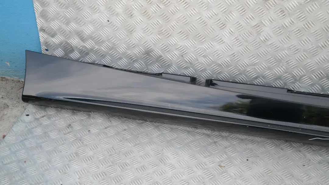 Listello Portiera Apertura Gonna Destro Nero per BMW E87 con numero di parte 51770032948 BMW E87 Listello Portiera Apertura Gonna Destro Nero - SKU 0032948-SCH7 - Numero di parte 51770032948