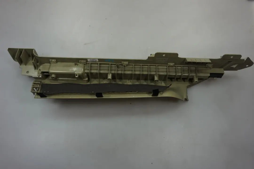 Sfiato Aria Destra Verde Pastello 5147 per BMW X5 E53 con numero di parte 7027134 BMW X5 E53 Sfiato Aria Destra Verde Pastello 5147 - SKU 7025956 - Numero di parte 7027134