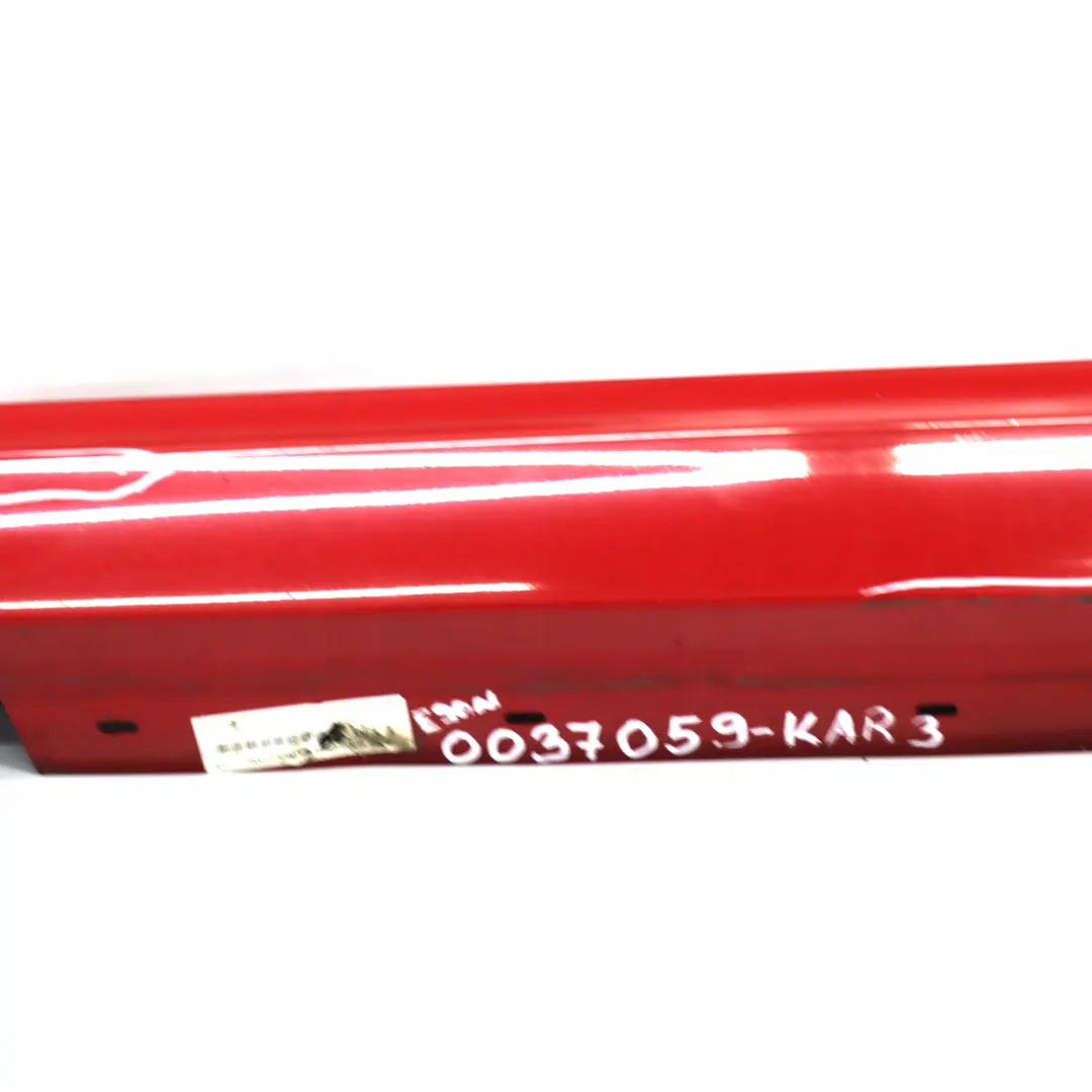 Sill Strip Faldon Lateral Izquierdo Karmesinrot Rojo - A61 para BMW E90 E91 LCI 3 con número de pieza 0037059 BMW E90 E91 LCI 3 Sill Strip Faldon Lateral Izquierdo Karmesinrot Rojo - A61 - SKU 0037059-KAR3 - Número de pieza 0037059