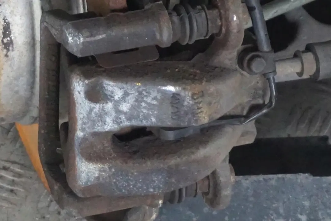 BMW E87 118i N43 Zwrotnica półoś prawa prawy tył - SKU 6774810-26 - Numer Części 6774810