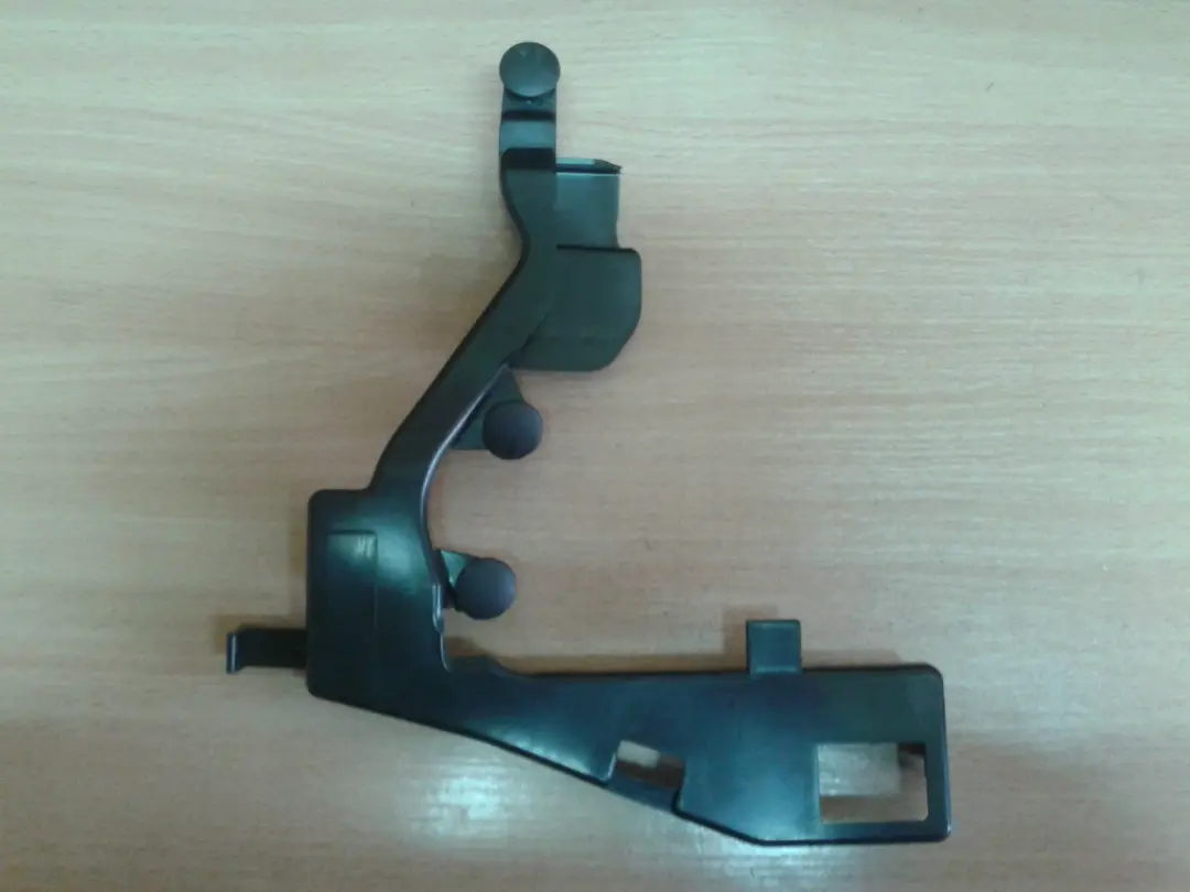 Halter Bowdenzug für BMW 7 er E65 E66 E67 mit Teilenummer 7010977 BMW 7 er E65 E66 E67 Halter Bowdenzug - SKU 7010977 - Teilenummer 7010977