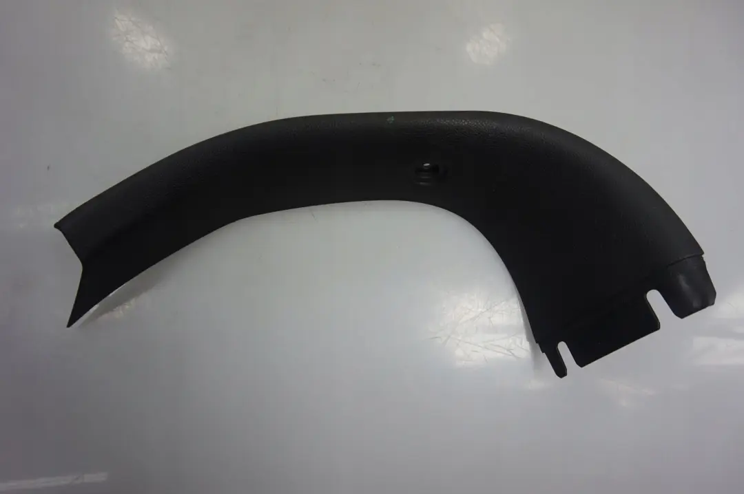 BMW E81 E87 trasera derecha O / S Trunk Tapa Panel Tailgate Trim Cover - SKU 7074688 - Número de pieza 7074688