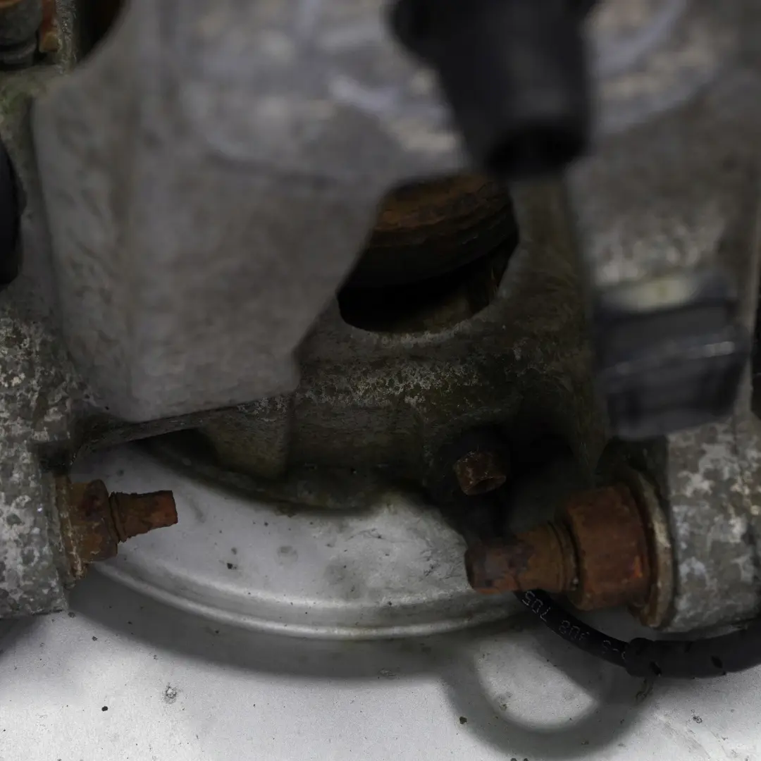 M54 Eje Salida Trasero Izquierdo Suspensión Pierna Rueda Portador para BMW 5 E61 525i con número de pieza 6770923 BMW 5 E61 525i M54 Eje Salida Trasero Izquierdo Suspensión Pierna Rueda Portador - SKU 6770923-6 - Número de pieza 6770923