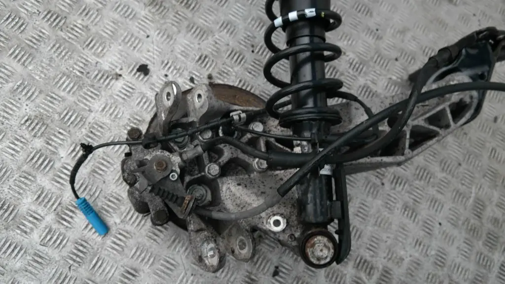 Coupé N12 REAR LEFT SPRING STRUT LEG BRAKE SUSPENSION HUB N/S to BMW Mini R56 One with Part number 22245221 BMW Mini R56 One Coupé N12 REAR LEFT SPRING STRUT LEG BRAKE SUSPENSION HUB N/S - SKU 22245221 - Part number 22245221