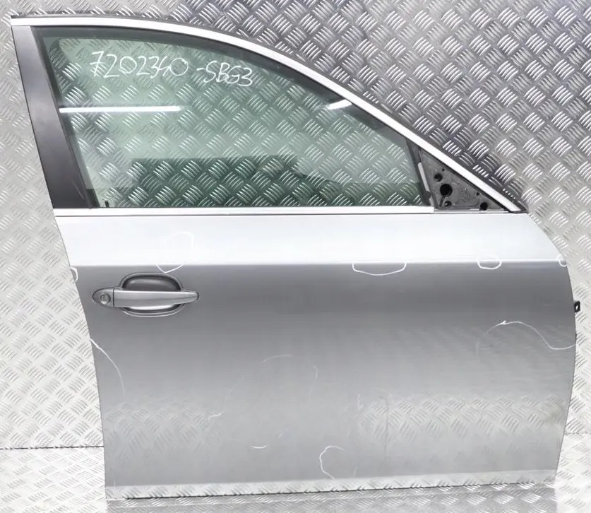 Puerta Delantera Derecha Silbergrau Gris Plata - A08 para BMW E60 E61 con número de pieza 7202340 BMW E60 E61 Puerta Delantera Derecha Silbergrau Gris Plata - A08 - SKU 7202340-SBG3 - Número de pieza 7202340