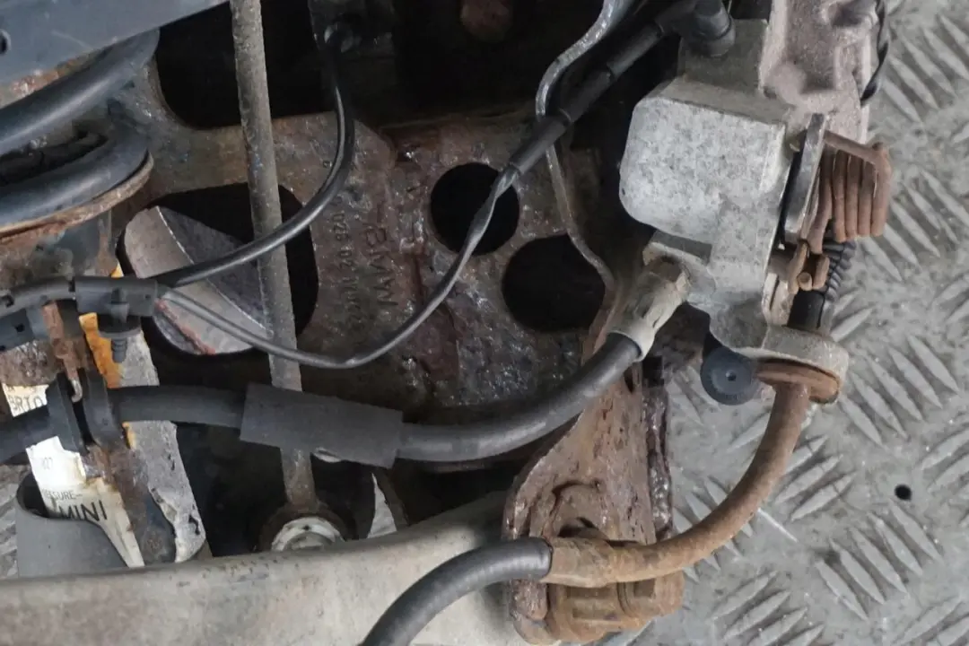 Längslenker hinten rechts für BMW Mini R52 Cabrio Cooper One W10 1.6 mit Teilenummer 6781135 BMW Mini R52 Cabrio Cooper One W10 1.6 Längslenker hinten rechts - SKU 6781135 - Teilenummer 6781135