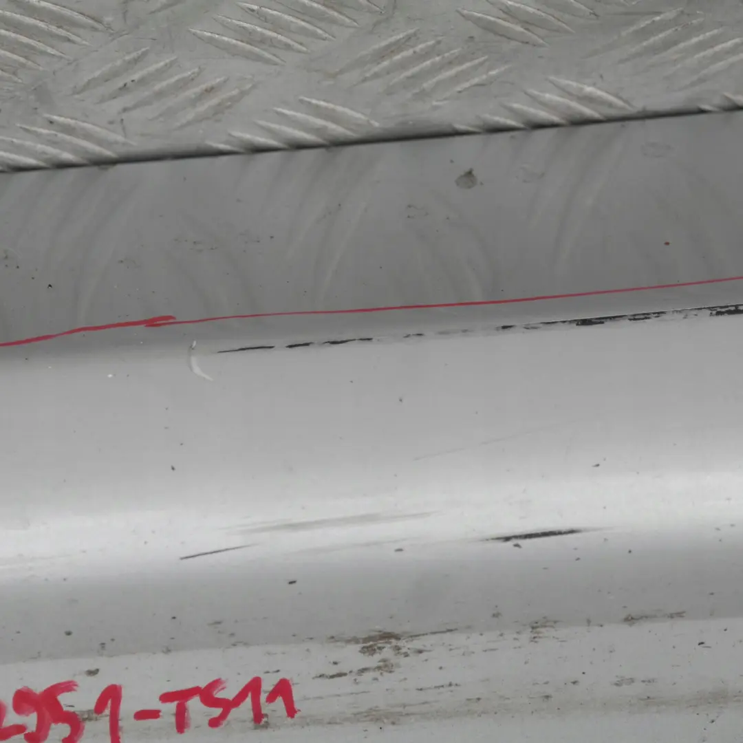 Sill Strip Faldón Lateral Izquierdo Titansilber Silver para BMW 1 E90 E91 con número de pieza 32951 BMW 1 E90 E91 Sill Strip Faldón Lateral Izquierdo Titansilber Silver - SKU 0032951-TS11 - Número de pieza 32951