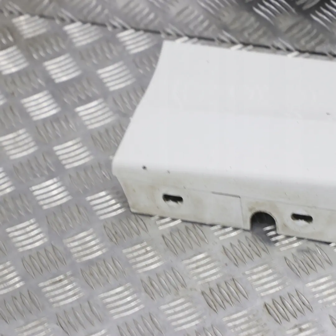 Bas de Porte Couverture Seuil Droite Blanc des Alpes - 300 pour BMW E81 E82 E88 à propos du numéro de pièce 0036142 BMW E81 E82 E88 Bas de Porte Couverture Seuil Droite Blanc des Alpes - 300 - SKU 0036142-AW2 - Numéro de pièce 0036142