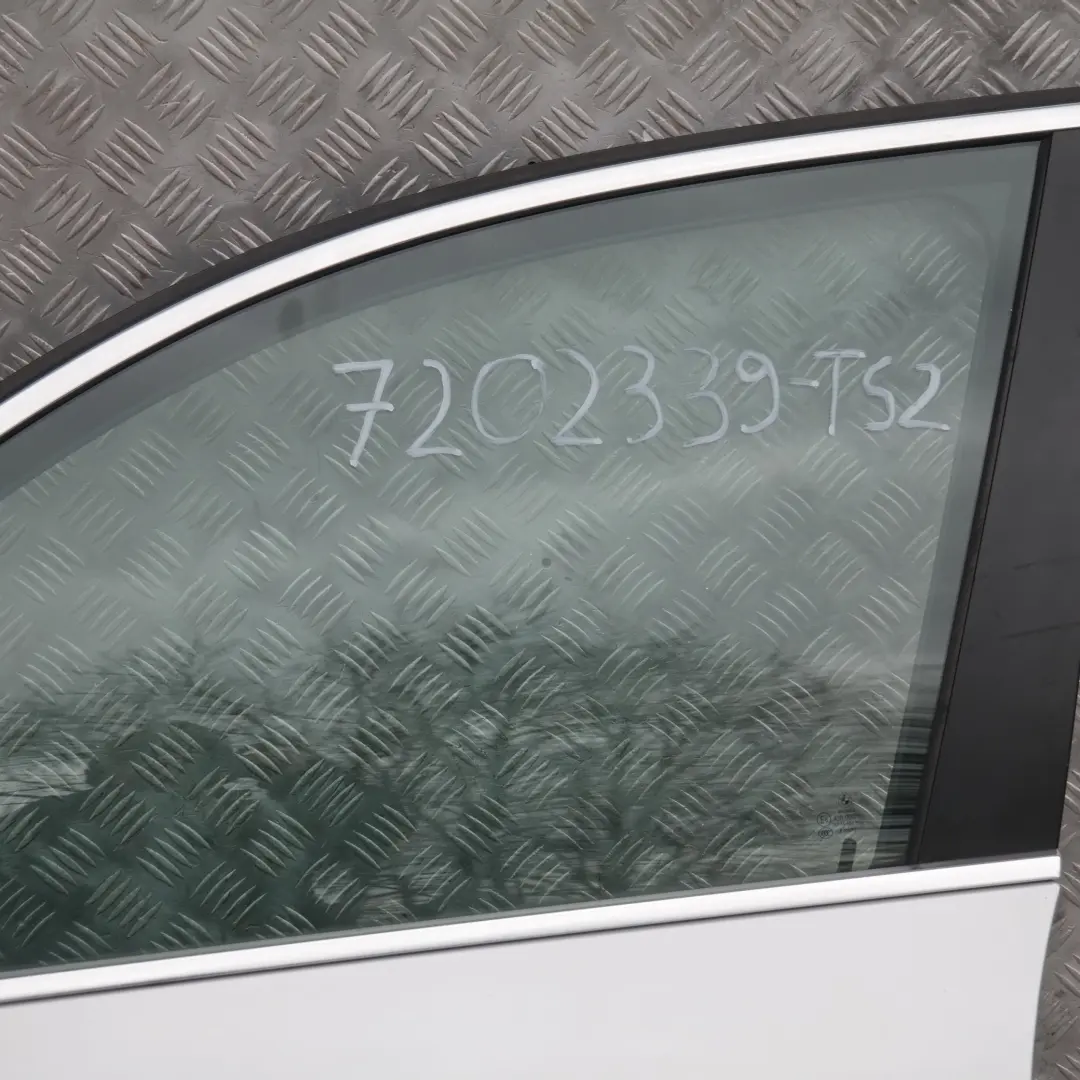 Drzwi lewe przednie titansilber 354 do BMW E60 E61 o numerze 7202339 BMW E60 E61 Drzwi lewe przednie titansilber 354 - SKU 7202339-TS2 - Numer Części 7202339