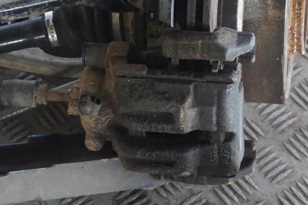 N47 Abtriebswelle Schwenklager Hinten Links für BMW 1 er E88 Cabrio 120d mit Teilenummer 6774809 BMW 1 er E88 Cabrio 120d N47 Abtriebswelle Schwenklager Hinten Links - SKU 6774809-4 - Teilenummer 6774809