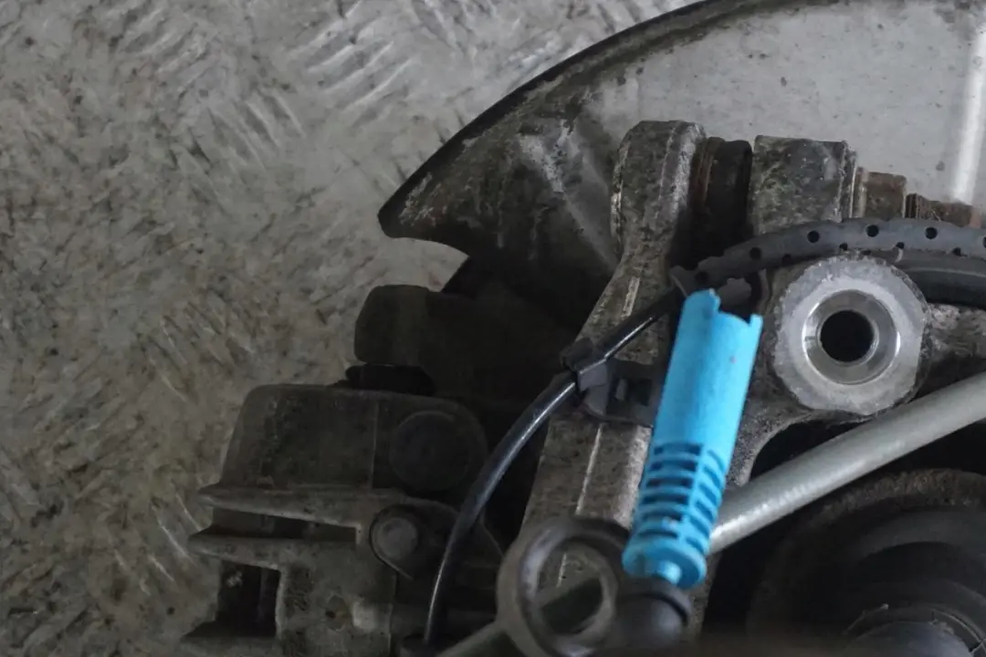 BMW E60 530d M57N Zawieszenie zwrotnica lewy tył - SKU 6770905-12 - Numer Części 6770905