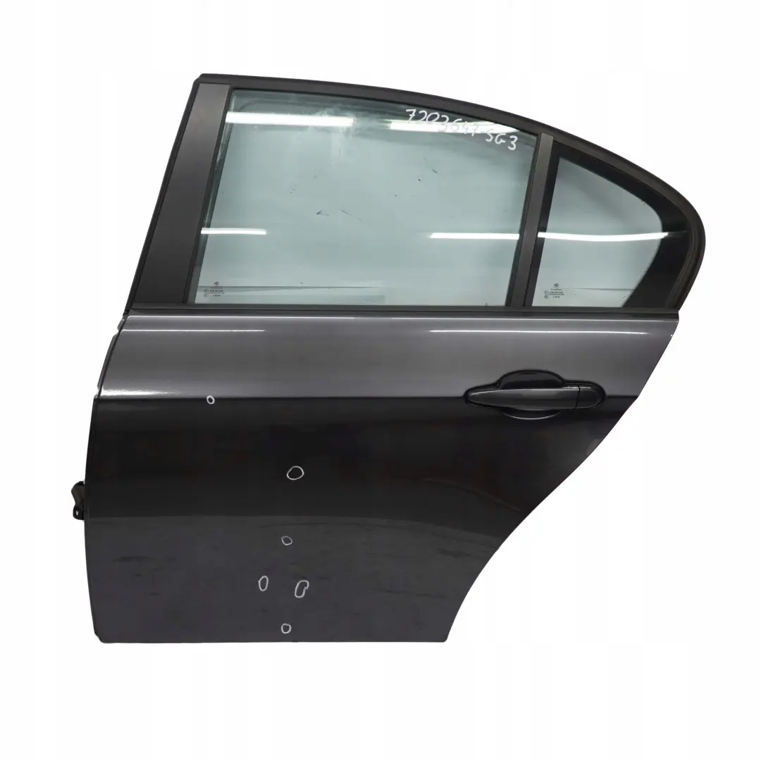 Puerta Trasera Izquierda Sparkling Graphite Metallic - A22 para BMW E90 3 con número de pieza 7203647 BMW E90 3 Puerta Trasera Izquierda Sparkling Graphite Metallic - A22 - SKU 7203647-SG3 - Número de pieza 7203647