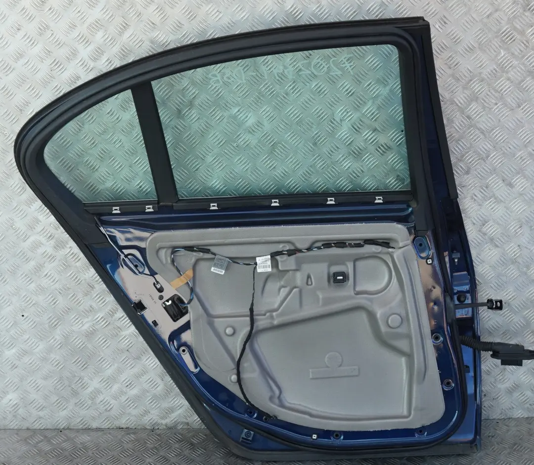 GenuineBMW E60 Puerta Trasera Izquierda Tiefseeblau Deep Sea Blue A76 para con número de pieza 7202341 GenuineBMW E60 Puerta Trasera Izquierda Tiefseeblau Deep Sea Blue A76 - SKU 7202341-DSB - Número de pieza 7202341
