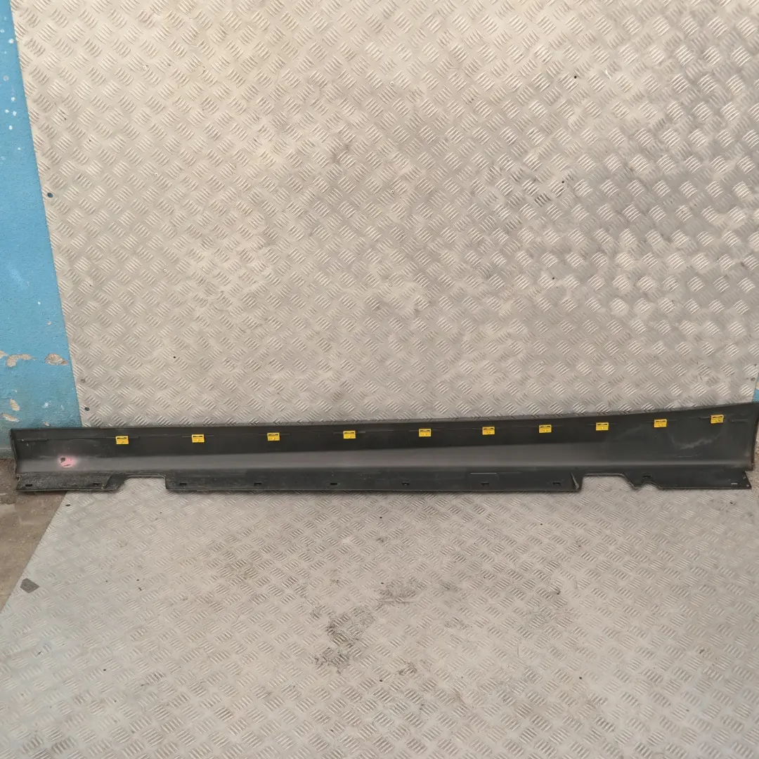 Battiscopa laterale destro Nero Zaffiro Metallizzato per BMW 3 7 E90 E91 con numero di parte 32950 BMW 3 7 E90 E91 Battiscopa laterale destro Nero Zaffiro Metallizzato - SKU 0032950-BS7 - Numero di parte 32950