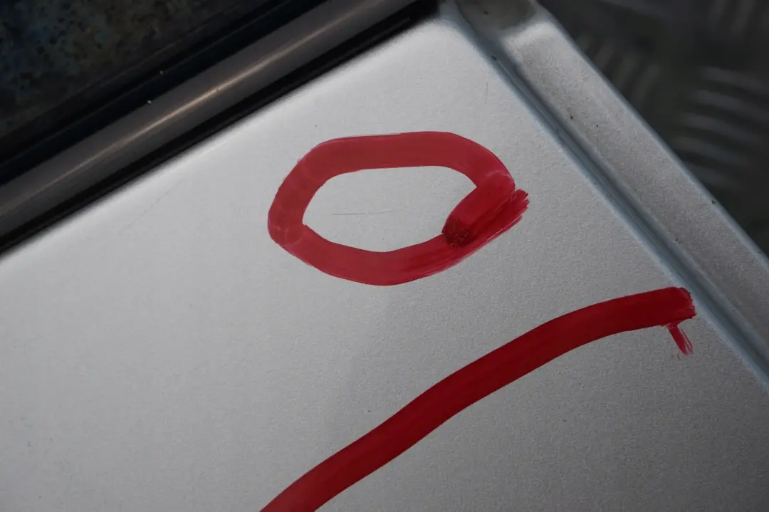 Drzwi prawy tył tylne prawe titansilber do BMW E53 X5 o numerze 8256828 BMW E53 X5 Drzwi prawy tył tylne prawe titansilber - SKU 8256828-TS7 - Numer Części 8256828