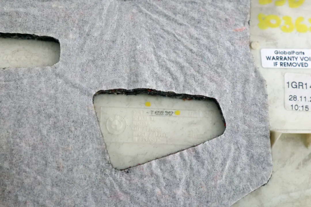 Tapa Columna C Derecha Negro Antracita 7058342 para BMW E90 LCI con número de pieza 8036262 BMW E90 LCI Tapa Columna C Derecha Negro Antracita 7058342 - SKU 8036262 - Número de pieza 8036262