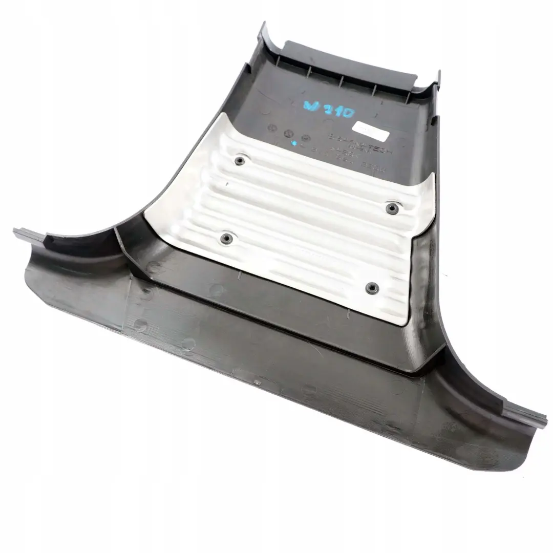 Mercedes-Benz Clase E W210 B-Pilar Tapa del Pilar Inferior Derecho para con número de pieza A2106902230 Mercedes-Benz Clase E W210 B-Pilar Tapa del Pilar Inferior Derecho - SKU A2106902230 - Número de pieza A2106902230