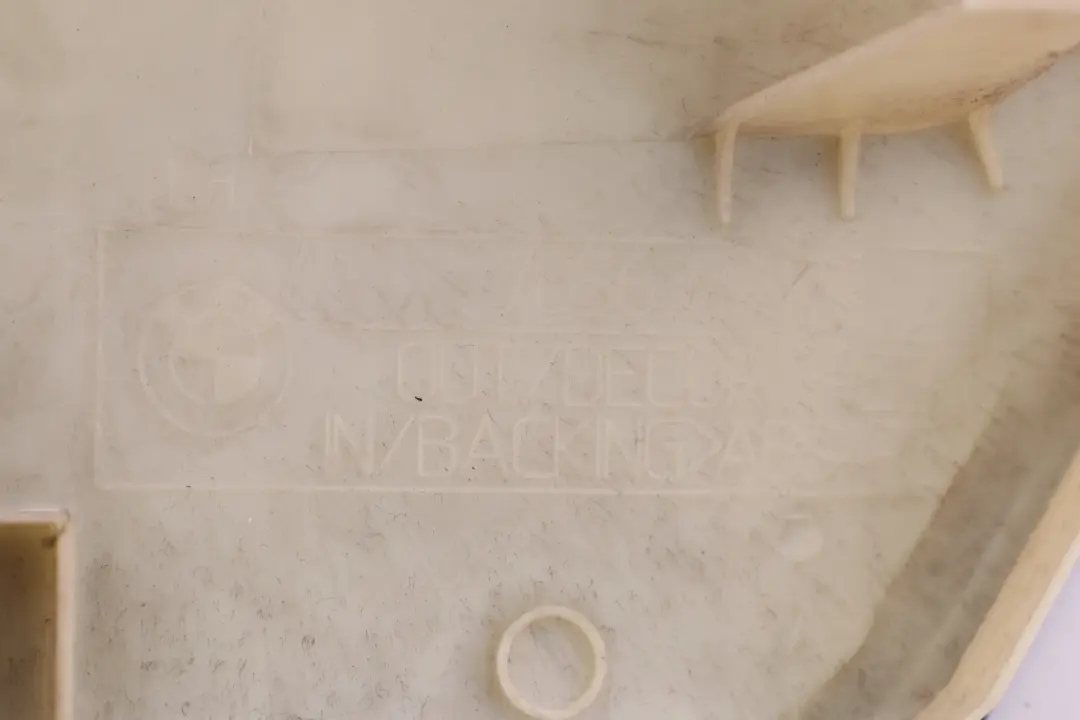 Rivestimento Pompa Posteriore Sinistra Nero per BMW X5 E53 con numero di parte 7056347 BMW X5 E53 Rivestimento Pompa Posteriore Sinistra Nero - SKU 7056347-1 - Numero di parte 7056347