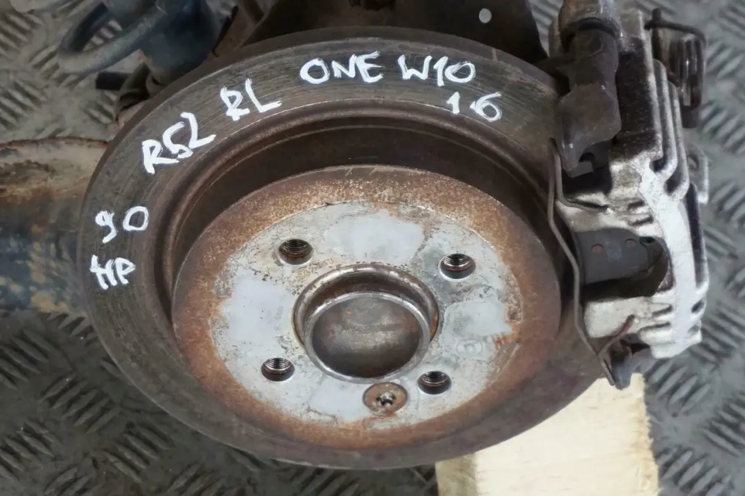 90HP Zwrotnica amortyzator lewy do MINI R52 W10 1.6 o numerze 6781135 MINI R52 W10 1.6 90HP Zwrotnica amortyzator lewy - SKU 6781135-3 - Numer Części 6781135