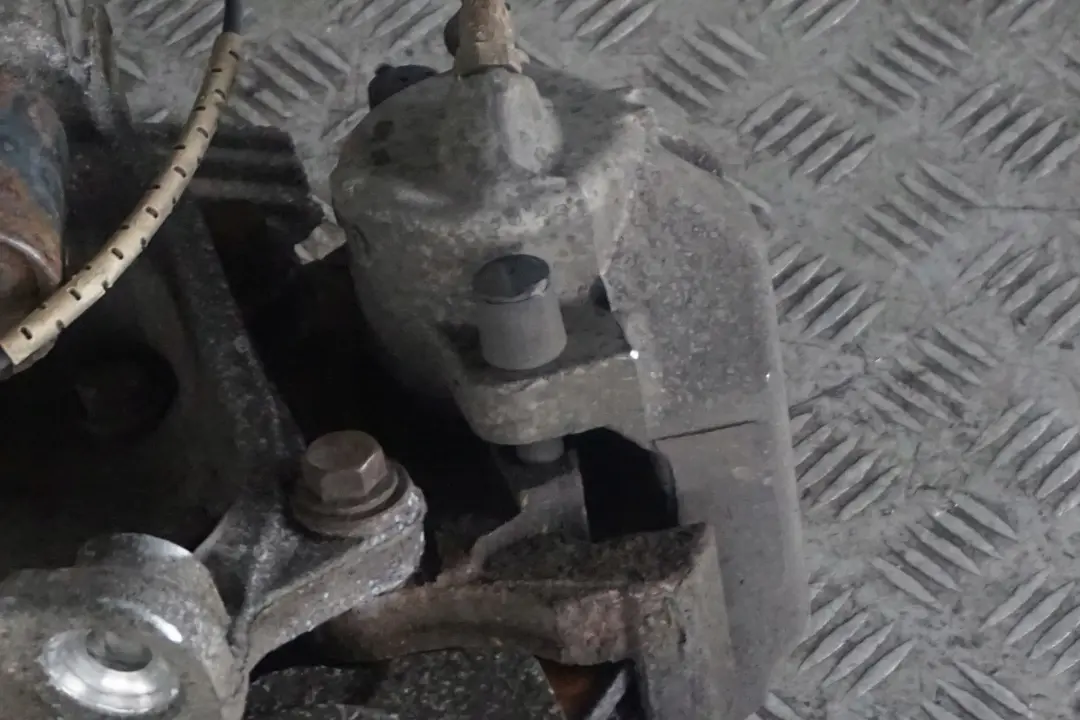 N52 Front Right O/S Spring Strut Leg Suspension to BMW 3 Series E90 330i with Part number 6786002 BMW 3 Series E90 330i N52 Front Right O/S Spring Strut Leg Suspension - SKU 6786002-1 - Part number 6786002