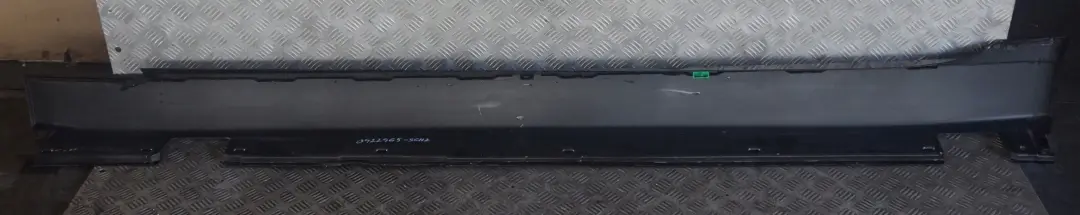 Schwellerleiste Blende Schweller Rechts Schwarz 2 - 668 für BMW 5 er E60 E61 LCI mit Teilenummer 0422465 BMW 5 er E60 E61 LCI Schwellerleiste Blende Schweller Rechts Schwarz 2 - 668 - SKU 0422465-SCH2 - Teilenummer 0422465