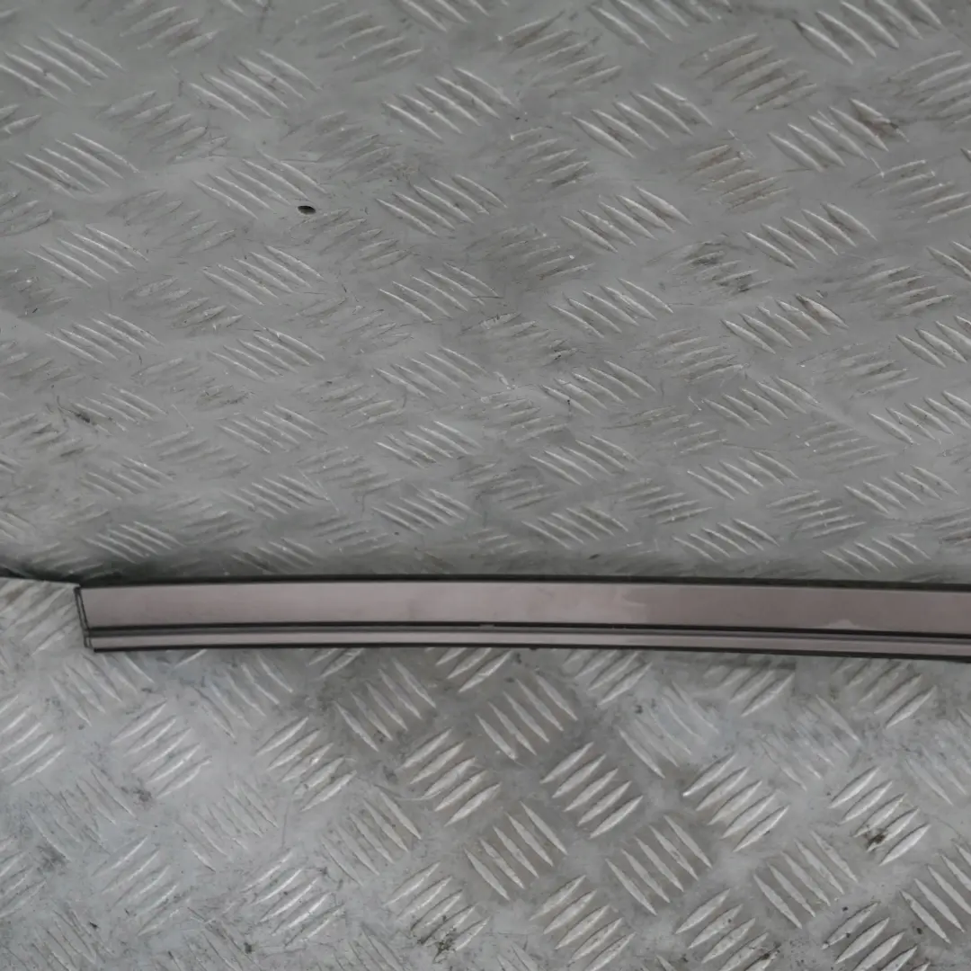 Modanatura tetto destro Ringhiera grondaia O/S Grigio Ametista per BMW Serie 5 E60 con numero di parte 7070196 BMW Serie 5 E60 Modanatura tetto destro Ringhiera grondaia O/S Grigio Ametista - SKU 0031142-AG - Numero di parte 7070196