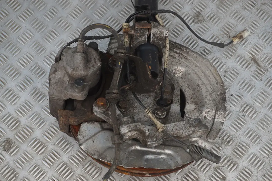 BMW E91 330d M57N2 Delantero Izquierdo Muelle Strut Freno Suspensión Pierna Hub - SKU 6786013-2 - Número de pieza 6786013