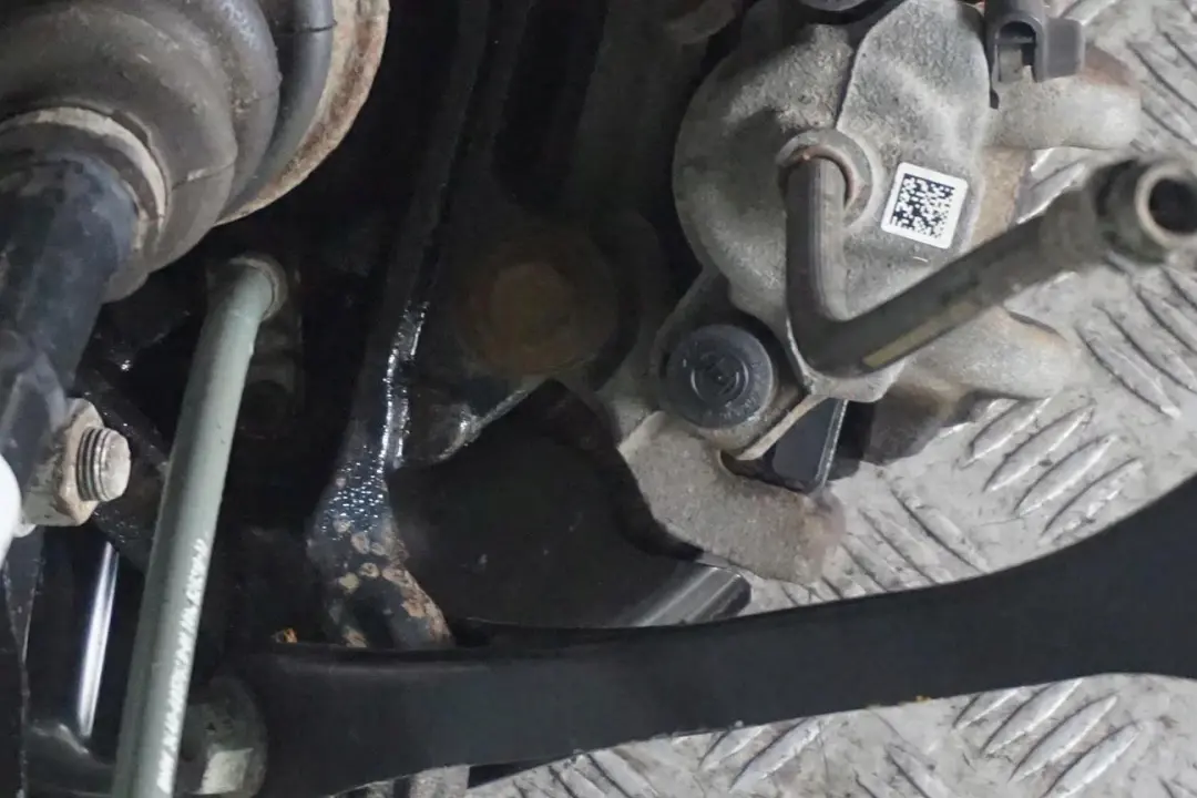 BMW F22 220d N47N Zwrotnica półoś lewa 184HP - SKU 6792515-5 - Numer Części 6792515